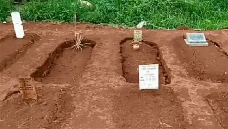 Diguyur Hujan Deras, Belasan Makam Pasien Covid-19 di Tapos Depok Ambles