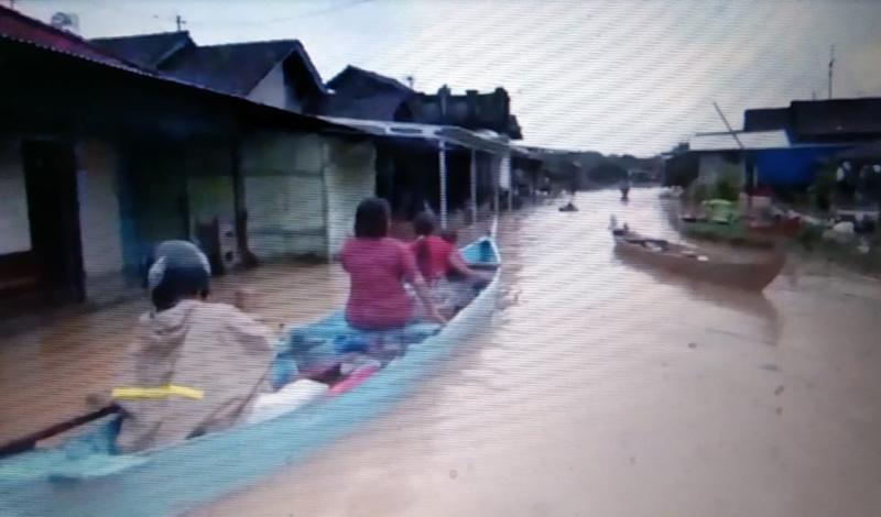 Banjir Satu Meter Rendam 23 Desa di Pati, Aktivitas Warga Lumpuh