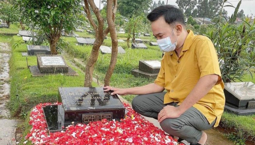 Ruben Onsu Ziarah ke Makam Olga Syahputra, Kenang Momen Tersulit Bersama Almarhum 