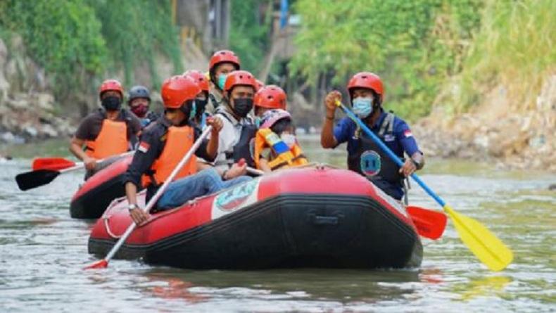 Potret Bobby Nasution dan Kahiyang Ayu Ajak Sedah Mirah Menyusuri Sungai Deli