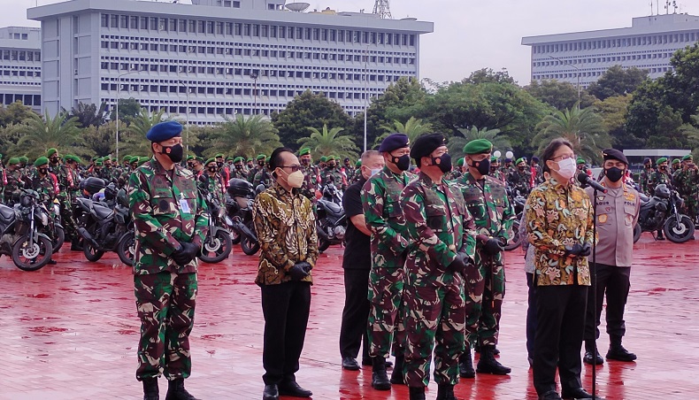 Panglima TNI Marsekal Hadi Pimpin Apel Gelar Kesiapan Tenaga Vaksinator dan Tracer Covid-19