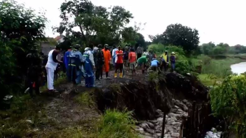 Tanggul Sungai Bodri Longsor Ancam Ribuan Warga Cepiring Kendal 