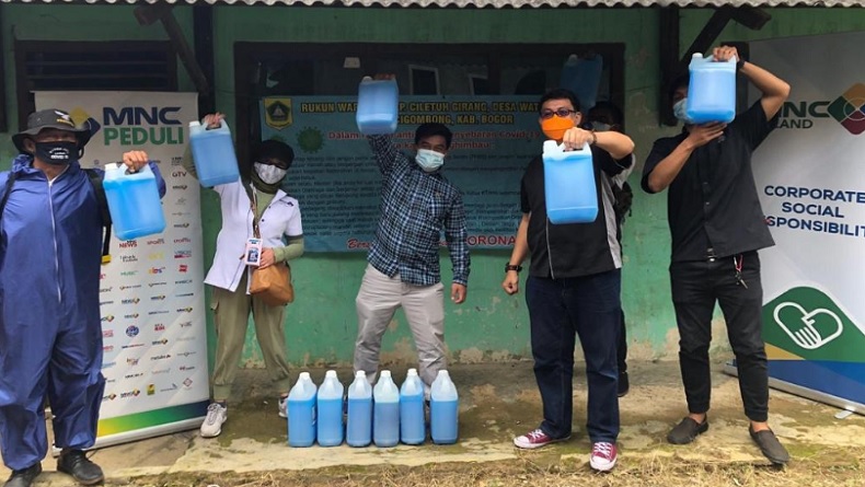 MNC Peduli dan MNC Land Lakukan Penyemprotan Disinfektan di Desa Wates Jaya Bogor