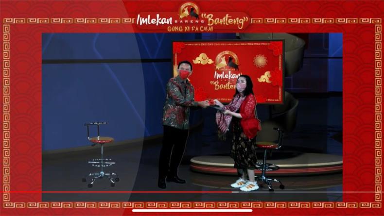 Ahok Kasih Angpao untuk Tina Toon: Jumlah Tidak Besar tapi yang Penting Artinya Dong