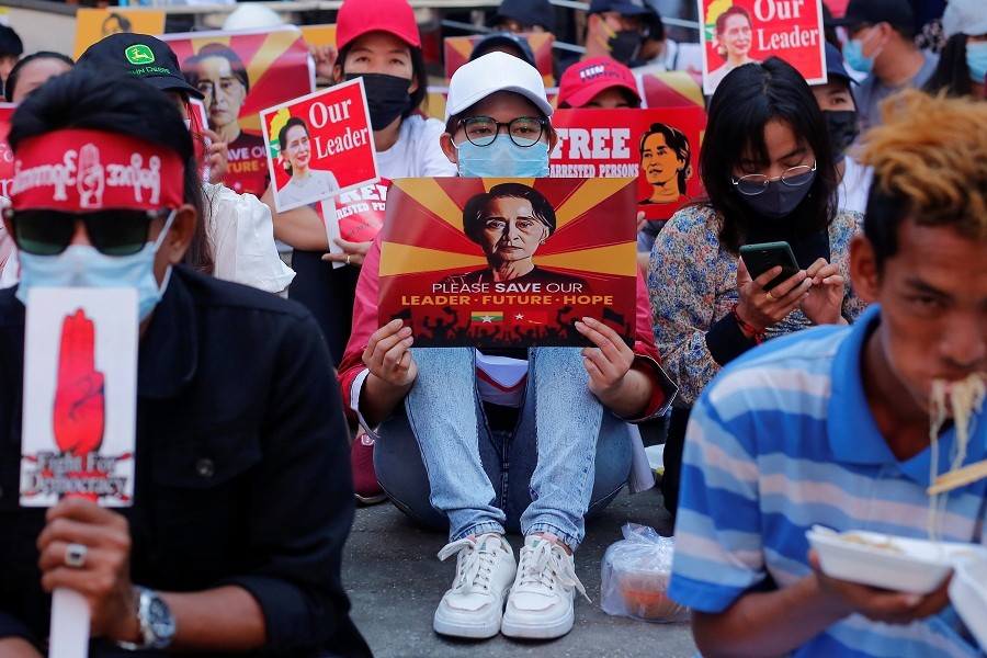 Myanmar Kian Mencekam, Pendemo ke Aparat: Berhentilah Menculik Orang!