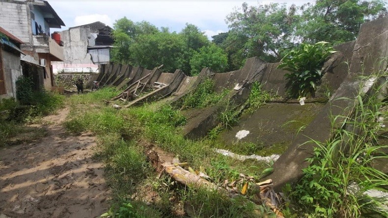Tanggul Roboh, Perumahan Pondok Gede Permai Bekasi Terancam Kebanjiran