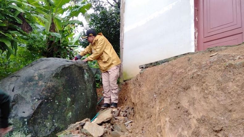 Relokasi Warga Terdampak Tanah Bergerak di Purwakarta Masih Tertahan