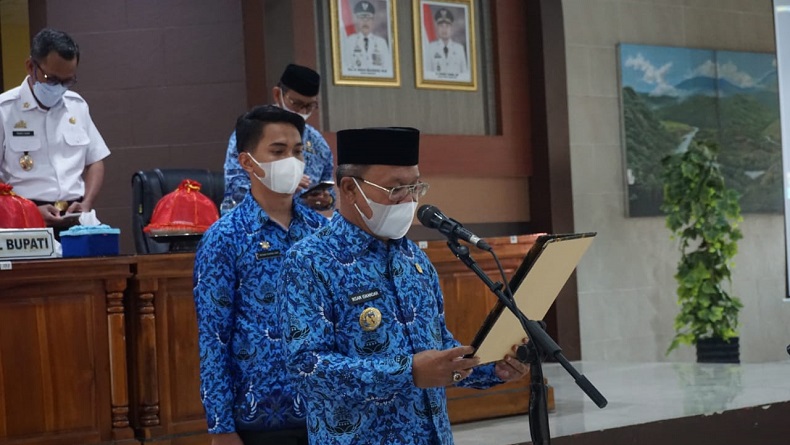 Serahkan SK CPNS, Bupati: Jangan Minta Pindah sebelum 10 Tahun