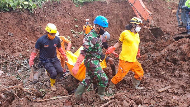Tersisa 6 Orang, Posisi Korban Longsor Nganjuk Terdeteksi Anjing Pelacak  