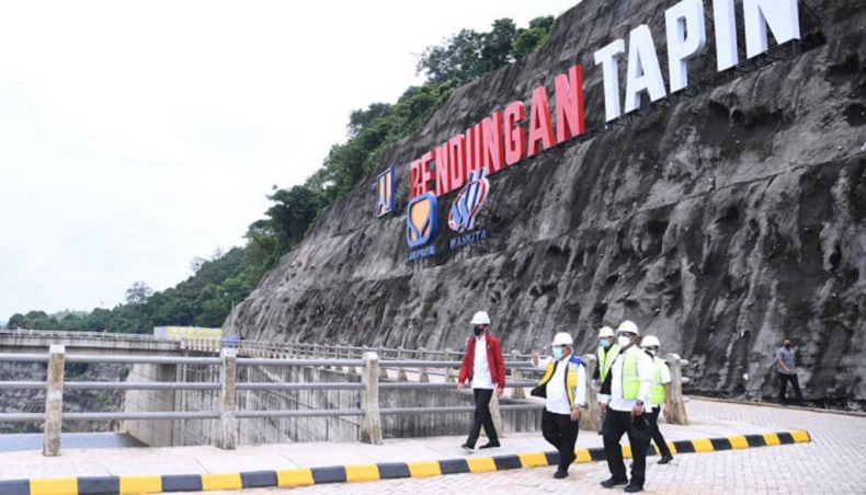 Jokowi ke Warga Kalsel: Ditanya Bendungan Kok Malah Mimpi Presiden