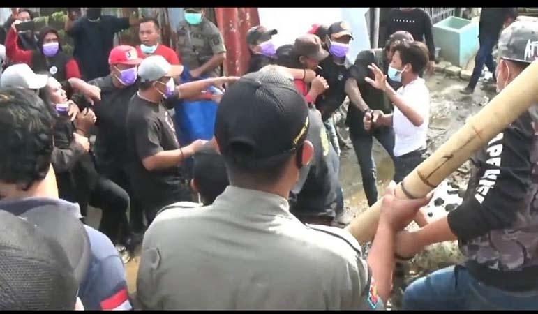  Pembongkaran Ratusan Rumah di Cebolok Semarang Ricuh, Warga Hadang Satpol PP