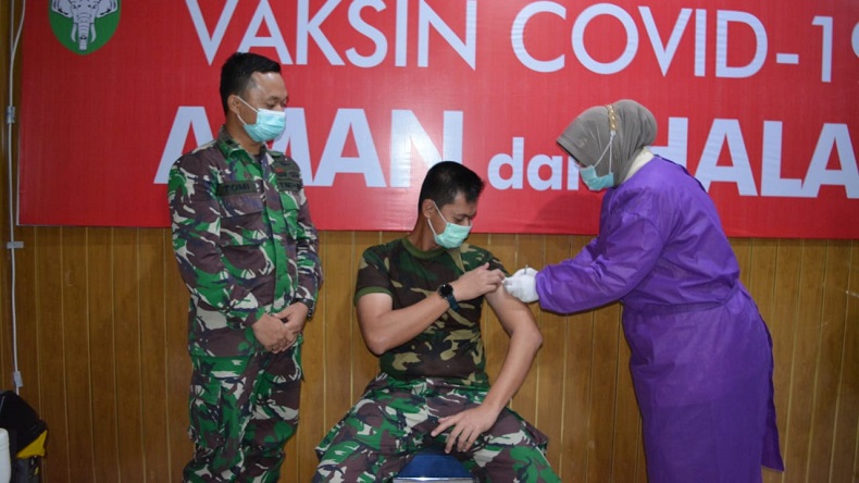 Jelang Vaksinasi Covid-19 Pelayan Publik dan Lansia, Jabar Siapkan 11.000 Vaksinator