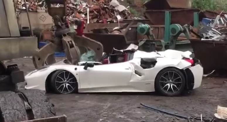 Narapidana Ini Tuntut Polisi karena Hancurkan Ferrari Miliknya