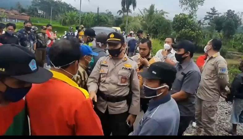 Polisi Bubarkan Demo Tolak Galian C di Brebes, Kapolsek Bersitegang dengan Massa
