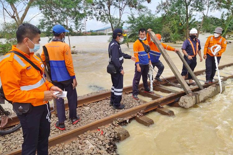 Imbas Banjir Jakarta, Ini Layanan Kereta Api Jarak Jauh Yang Terganggu