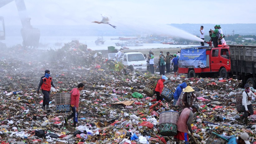 Pemkot Jakut Beri Sanksi Tegas Jasa Angkut Sampah Ilegal