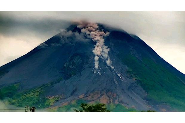  Rabu Pagi Merapi Semburkan Awan Panas Sejauh 800 Meter, Sleman Masih Aman
