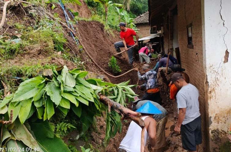Longsor Kudus Terjang 9 Titik di Dua Desa Kecamatan Gebog, 2 Rumah Rusak