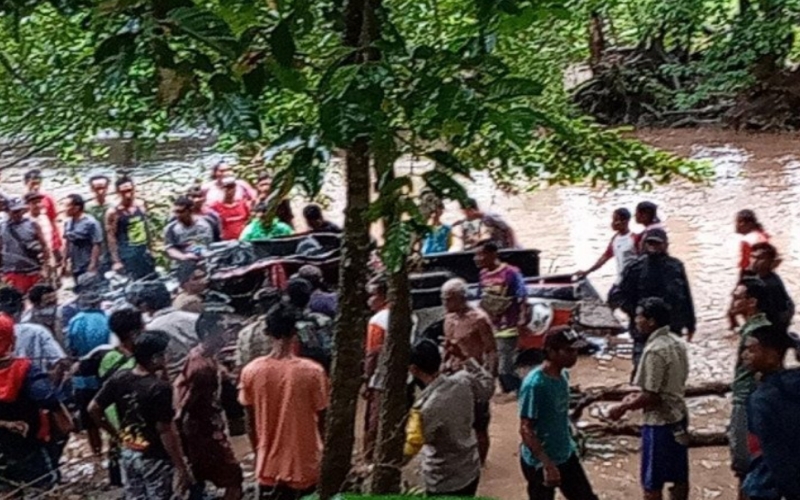 Tragis, Mantan Kades di Sumbawa Hilang Terseret Banjir Bersama Mobilnya