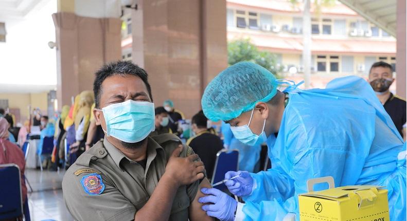 3.000 Guru di Tangerang Disuntik Vaksin Sinovac, Pedagang Pasar Menyusul