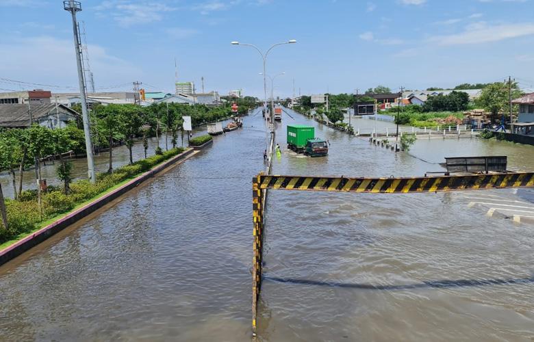 Penampakan Terkini Banjir di Jalur Pantura Kaligawe Semarang