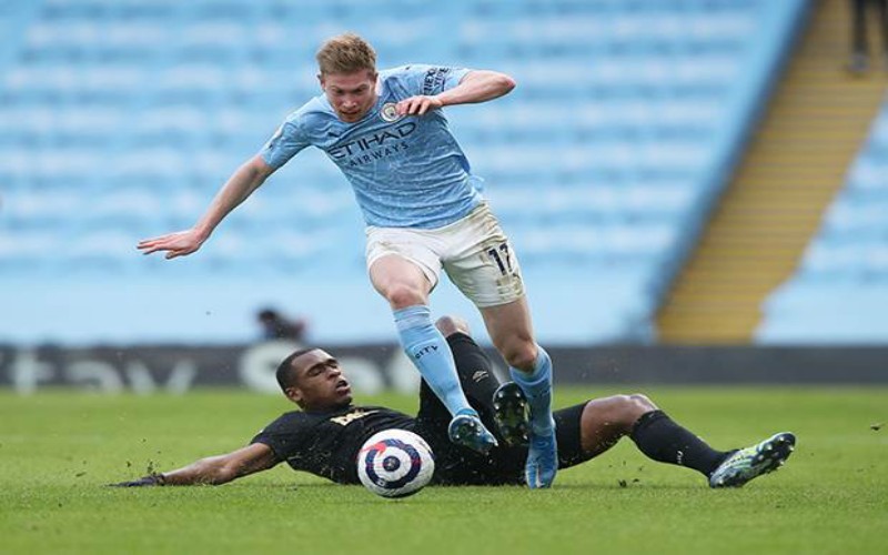 Menang 2-1 Lawan West Ham, 2 Gol Man City Dicetak Bek