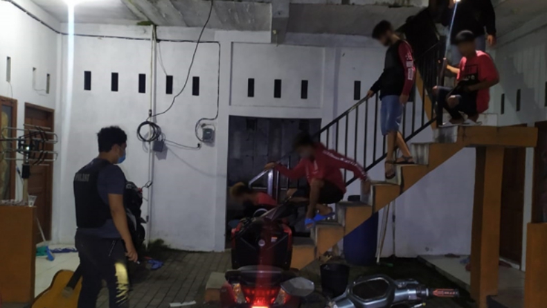 Pesta Miras di Kamar Kos, 4 Pemuda Bitung Ditangkap Tim Tarsius