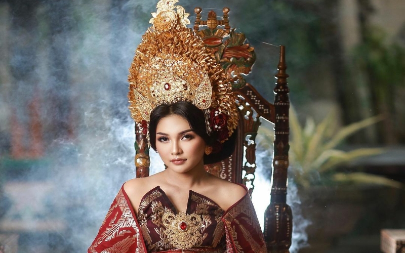 Cantiknya Iptu Rita Pakai Baju Adat Bali, Netizen: Senyummu Mengalihkan Duniaku