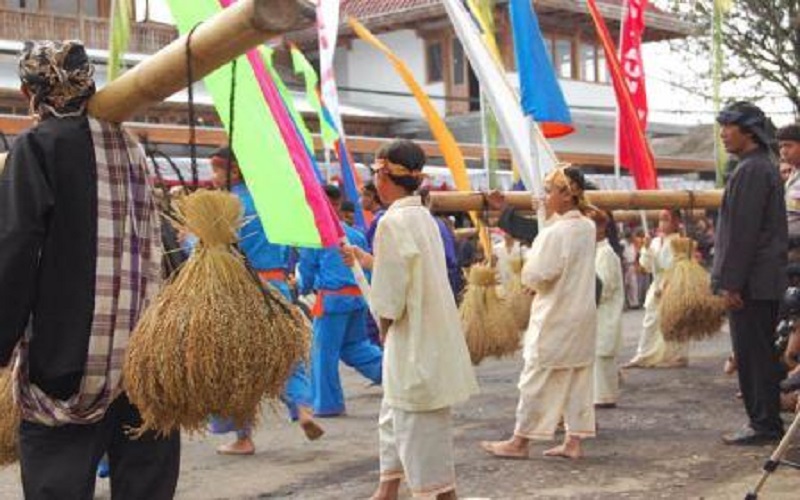 Upacara Seren Taun Bentuk Syukur Masyarakat Kuningan di Bidang Pertanian 