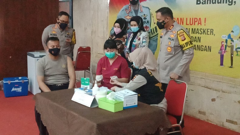 500 Anggota Polrestabes Bandung Disuntik Vaksin Covid-19
