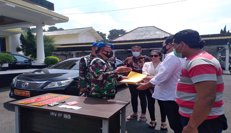 Aksi Wanita Cantik Pamer Mobil Berpelat TNI Bodong, Denpom: Motifnya Gaya-gayaan