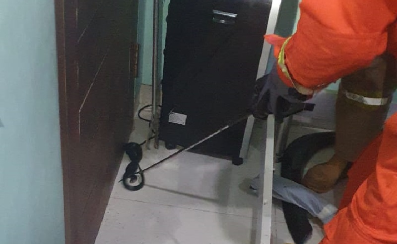 Ngeri, Ular Kobra Masuk Mesin Cuci Warga Tapos Bogor, Evakuasi Makan Waktu 4 Jam