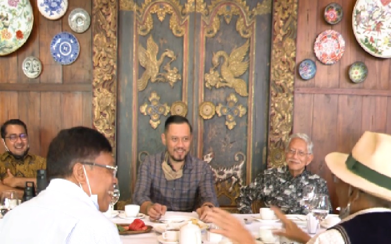 AHY Pilih Upload Foto Silaturahmi dengan Pendiri Partai Demokrat saat Kader KLB di Sumut