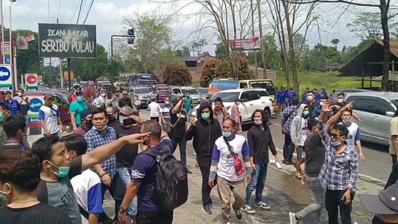 Breaking News: Kubu AHY dan Pro-KLB Partai Demokrat Bentrok, 1 Orang Terluka 
