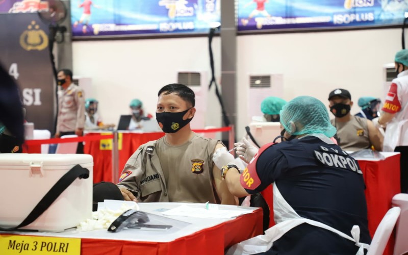 312 personel Polres Agam Disuntik Vaksin Covid-19