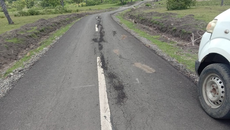 Belum Lama Diaspal, Jalan Penghubung Desa di Jeneponto Sudah Rusak