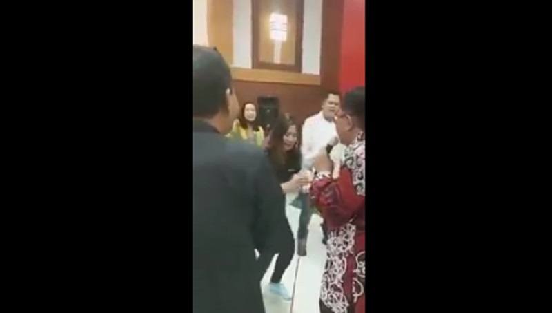 Viral Wali Kota Blitar Joget dan Sawer Biduan Seksi Tanpa Masker 