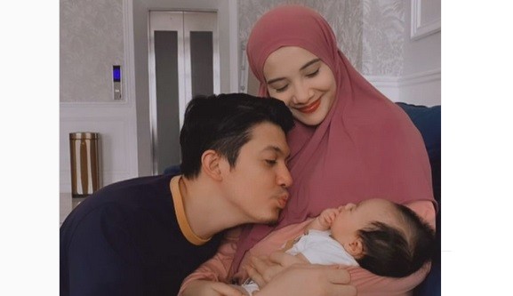 Zaskia Sungkar Unggah Foto Gendong Bayi, Netizen Heboh Dikira Sudah Lahiran 