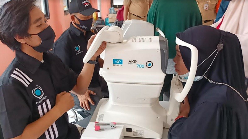 MNC Peduli Bersama Essilor Gelar Pemeriksaan Mata dan Pembagian Kacamata Gratis di Kepulauan Seribu