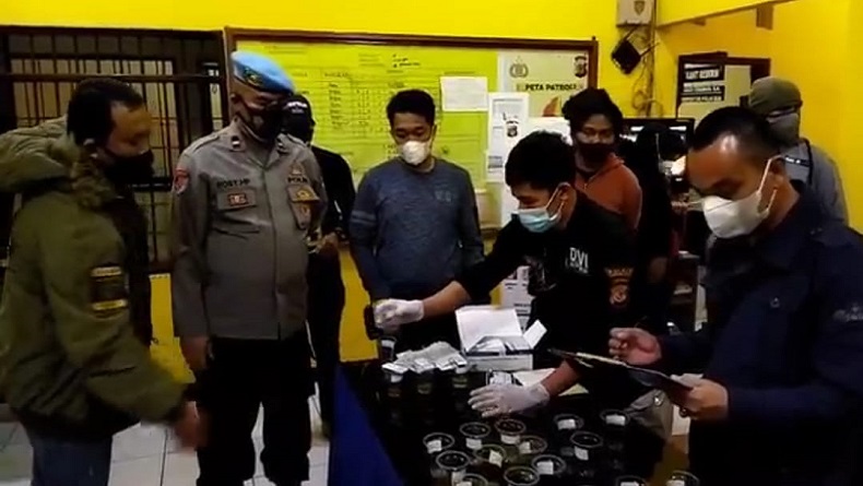 Malam-malam Kapolres Sukabumi Kota Sidak Polsek, Personel Dites Urine