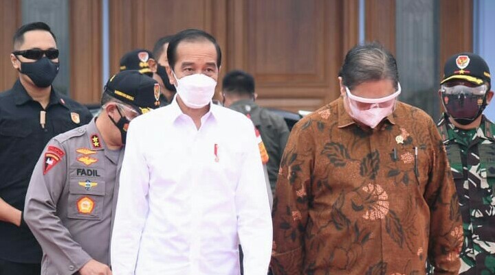 Banjir Bandang NTT-NTB, Jokowi Minta Tim SAR Segera Ditambah