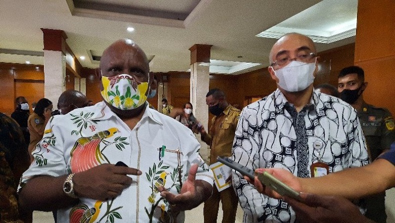 BKN Serahkan 596 SK Pengangkatan CPNS di Pemprov Papua