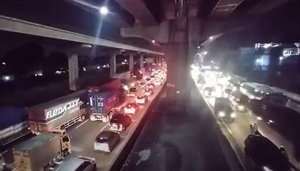 Libur Isra Miraj 2021, Tol Jakarta-Cikampek Padat Merayap