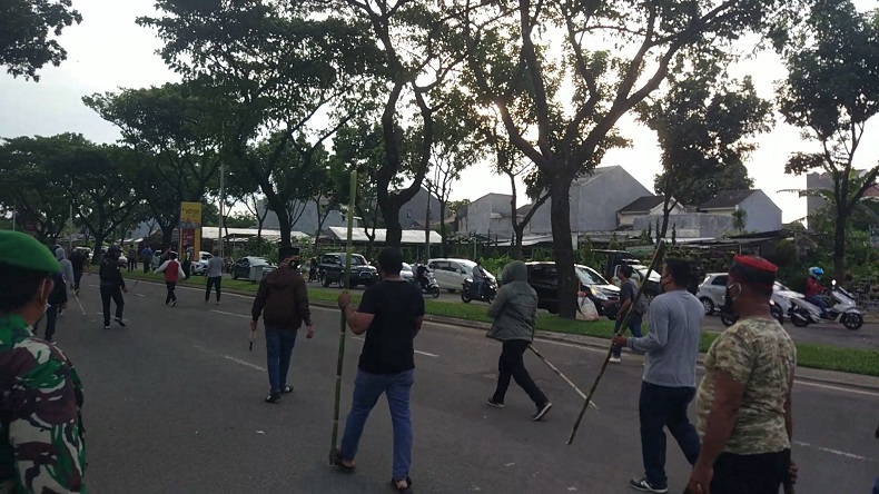 Mencekam, Bentrok Antar Ormas di Tangsel Sabtu Sore