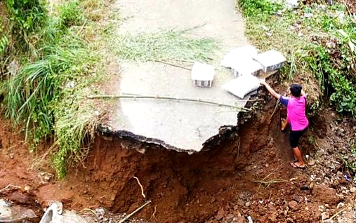 Jalan Penghubung antar Desa di Angkola Barat Ambles sepanjang 50 Meter