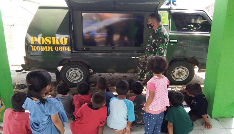 Zaman Now, Televisi di Kampung Tanjungsari Karawang Masih Langka