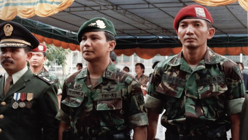Potret Lawas Sjafrie Sjamsoeddin Berbaret Kopassus Dampingi Prabowo Curi Perhatian Netizen