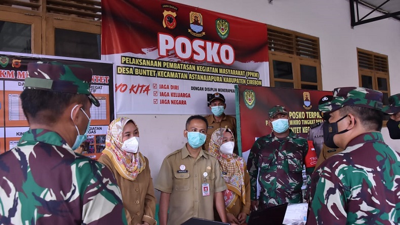 Cek Posko PPKM Mikro di Cirebon, Aster Panglima TNI: Senjata Utama Kita Disiplin Prokes
