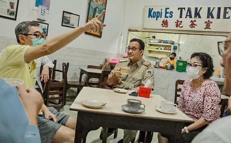 PPKM Level 4 Jakarta Diperpanjang: Pedagang dan Pembeli Warkop Warteg Wajib Divaksin