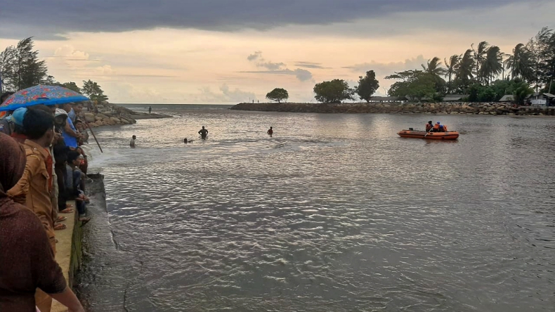 Bocah 10 Tahun di Padang Pariaman Hilang Terseret Arus Pantai Muara Tiram